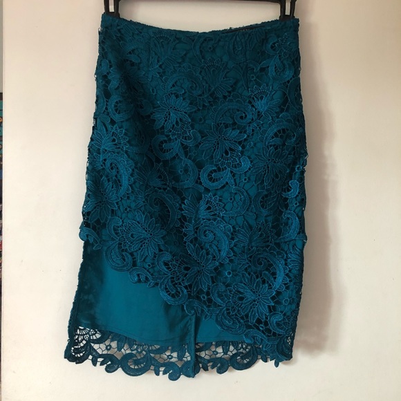 Asymmetrical skirt - Picture 2 of 11